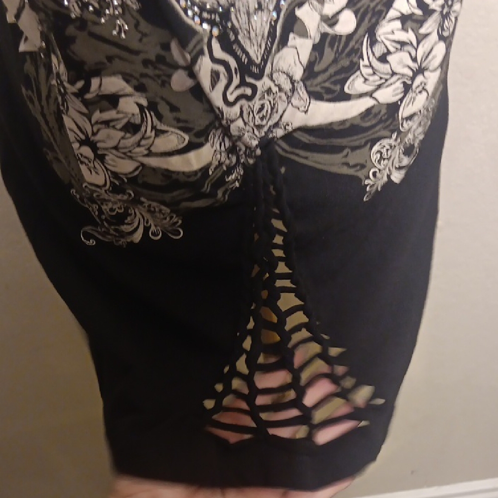 NWT. Platinum Plush 2 Sided Black Graphic Tee With Rhinestone W/ Lace-Up Detail - Picture 5 of 11